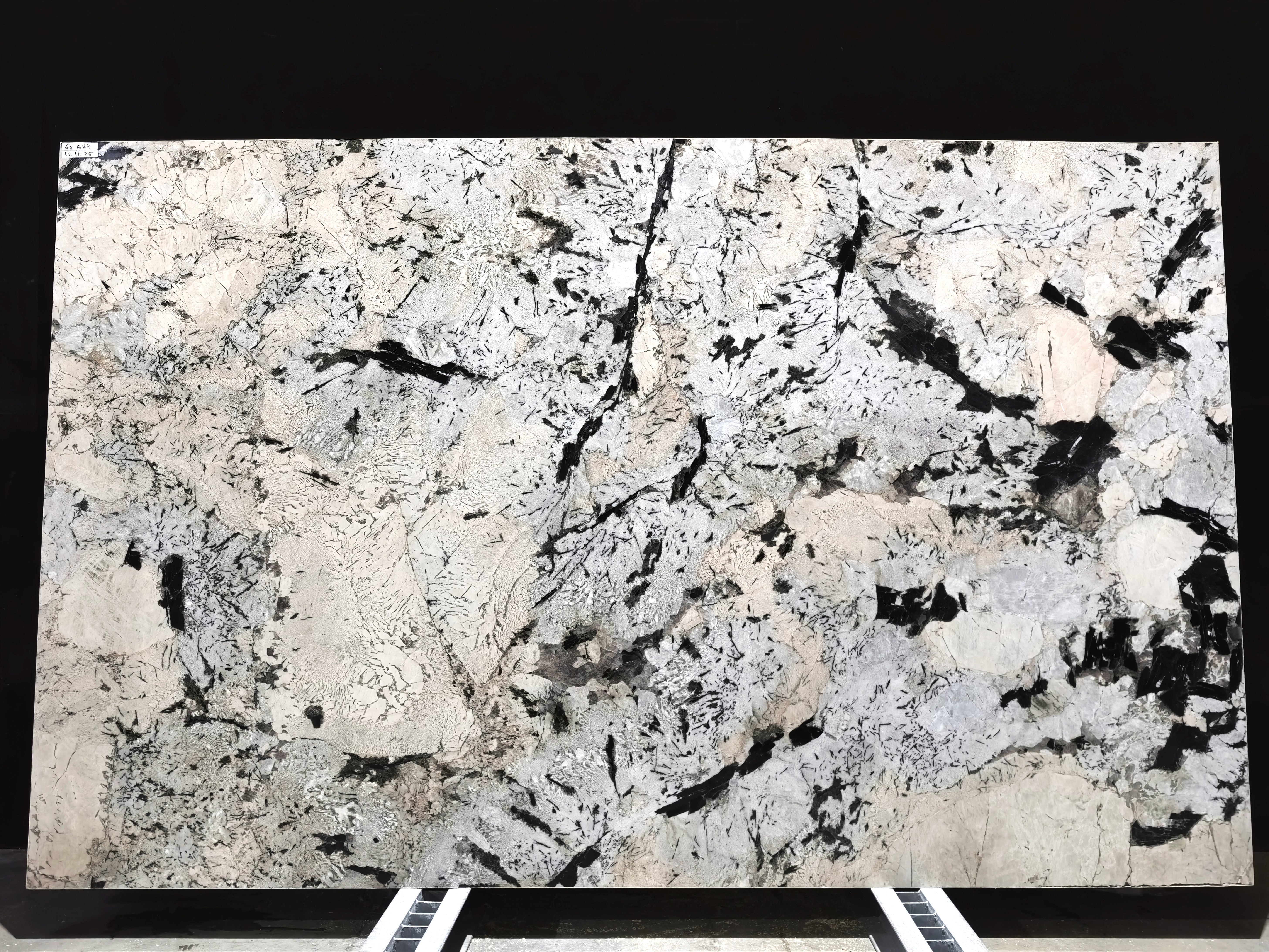 Delicatus White/020/Полированная (61674 (3 180 х 1 970))