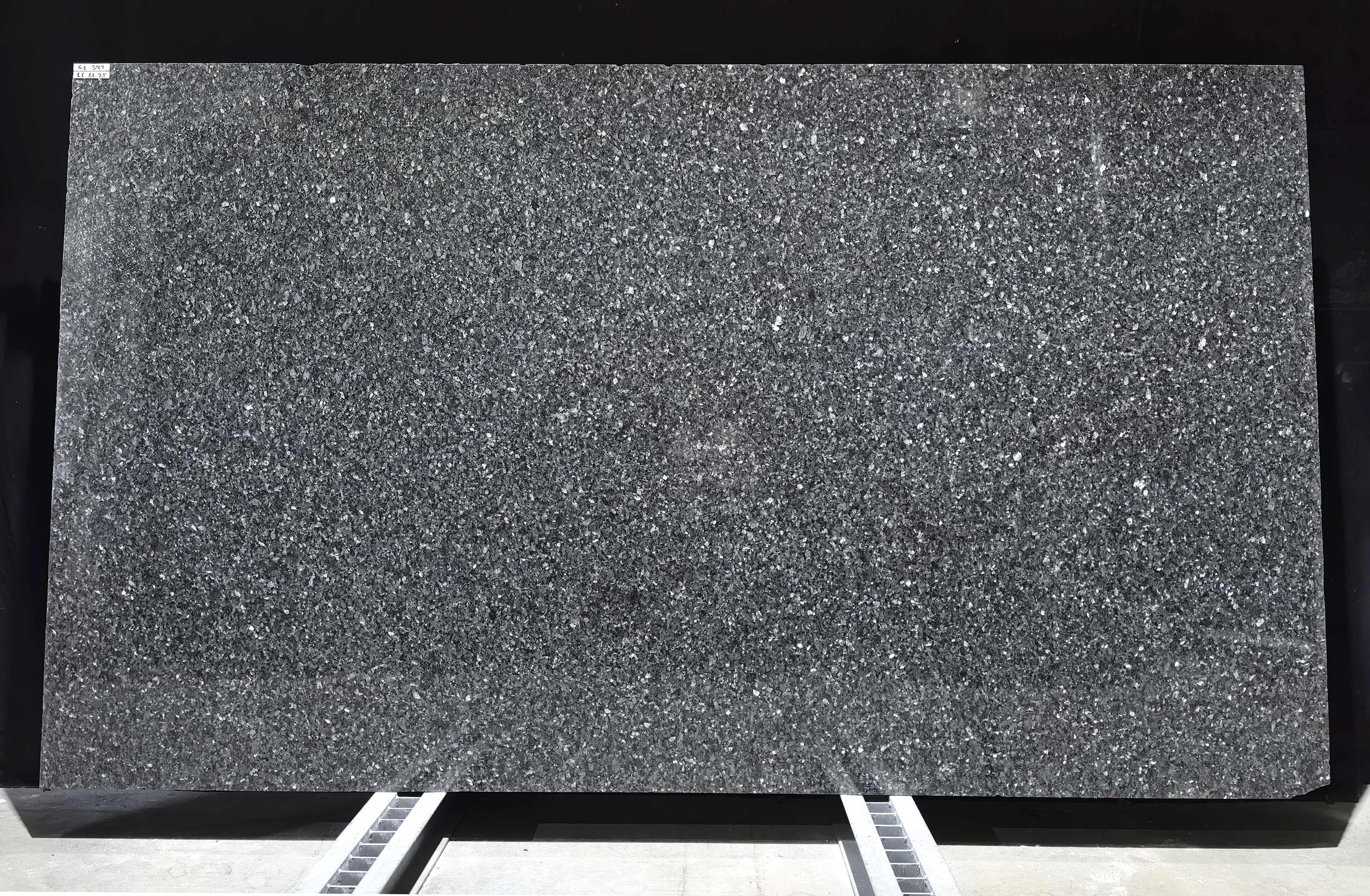 P0020001000132_100_301025_61345