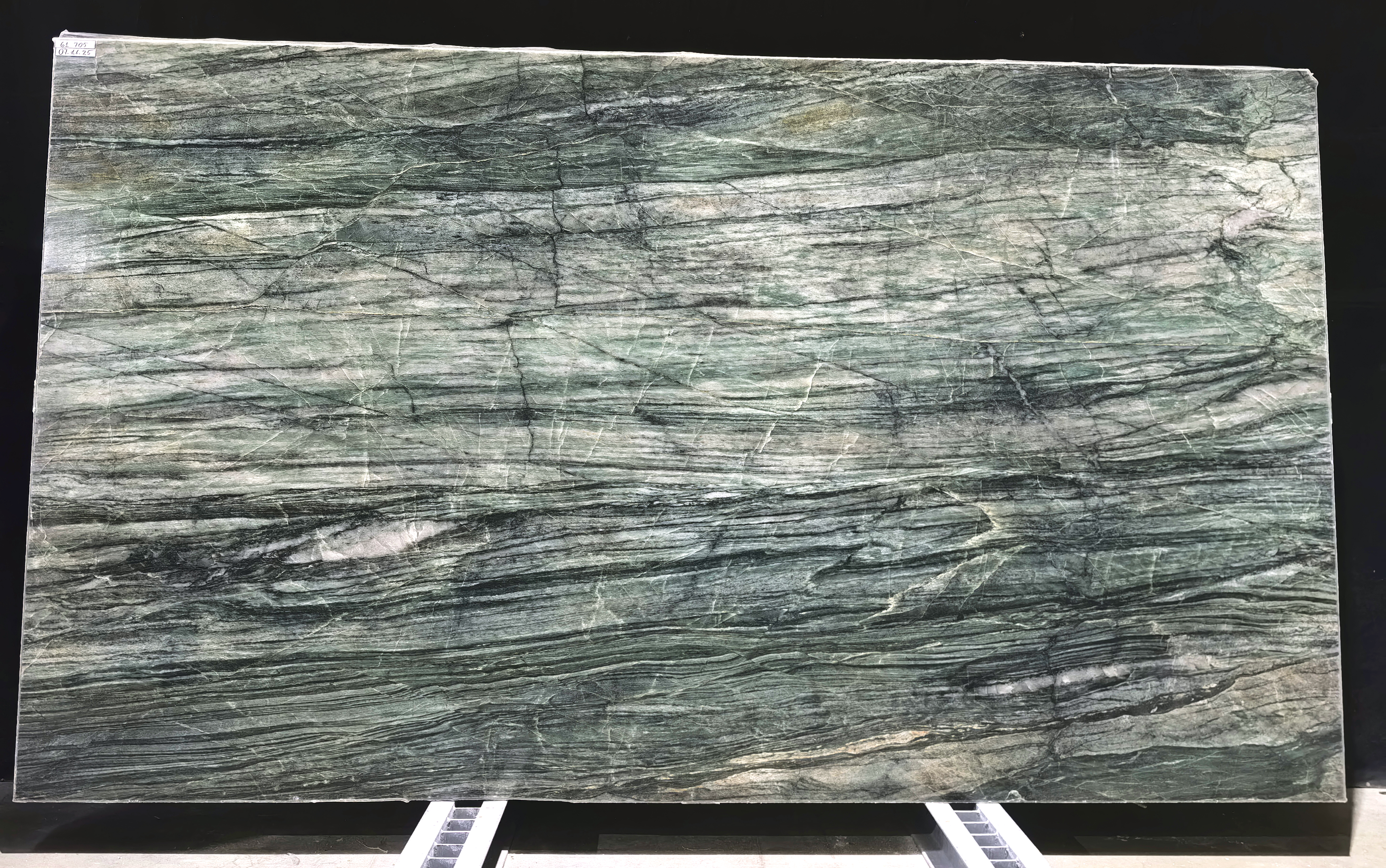 Verde Mountain/020/Полированная (61705 (3 280 х 1 870))