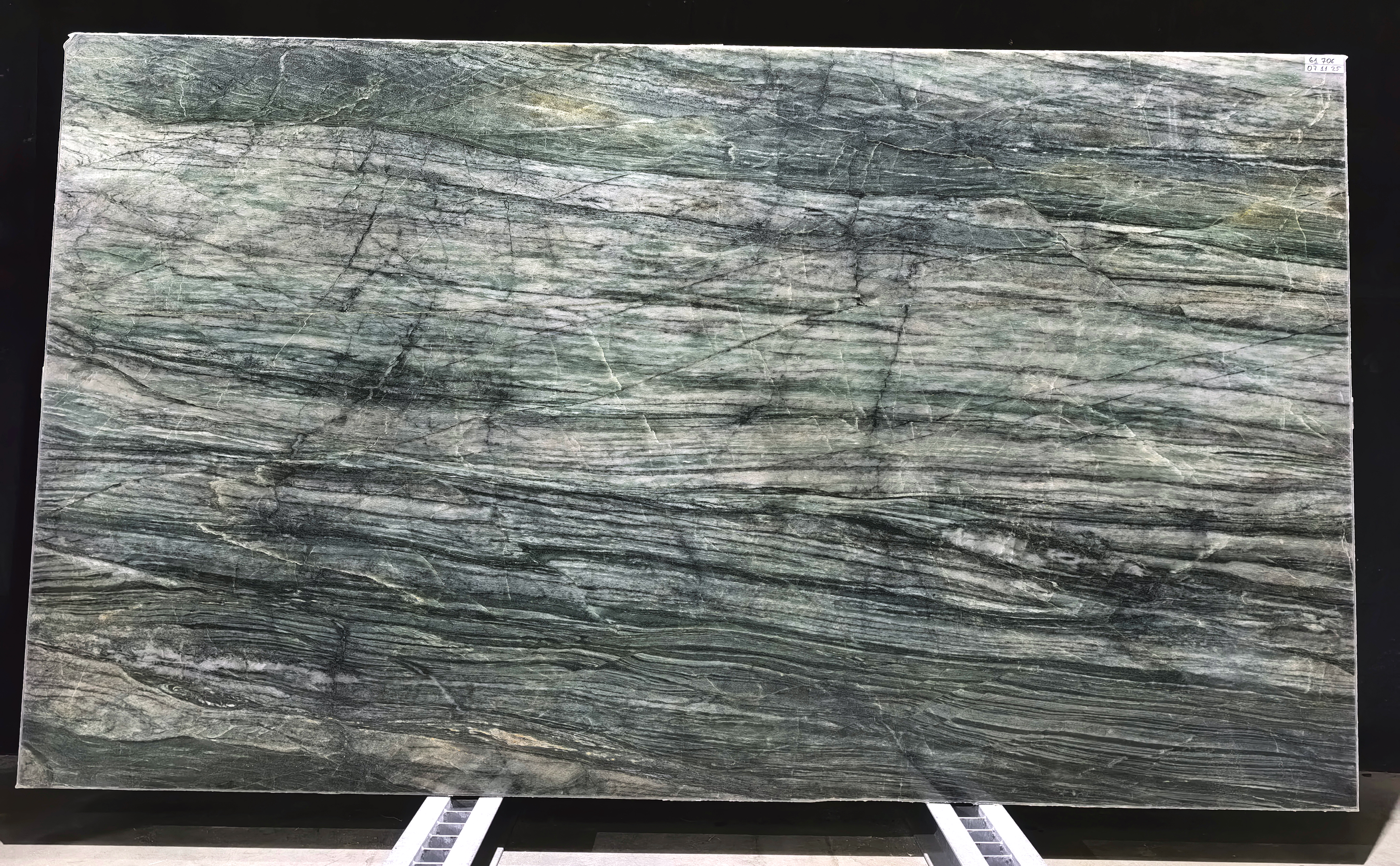 Verde Mountain/020/Полированная (61706 (3 280 х 1 880))