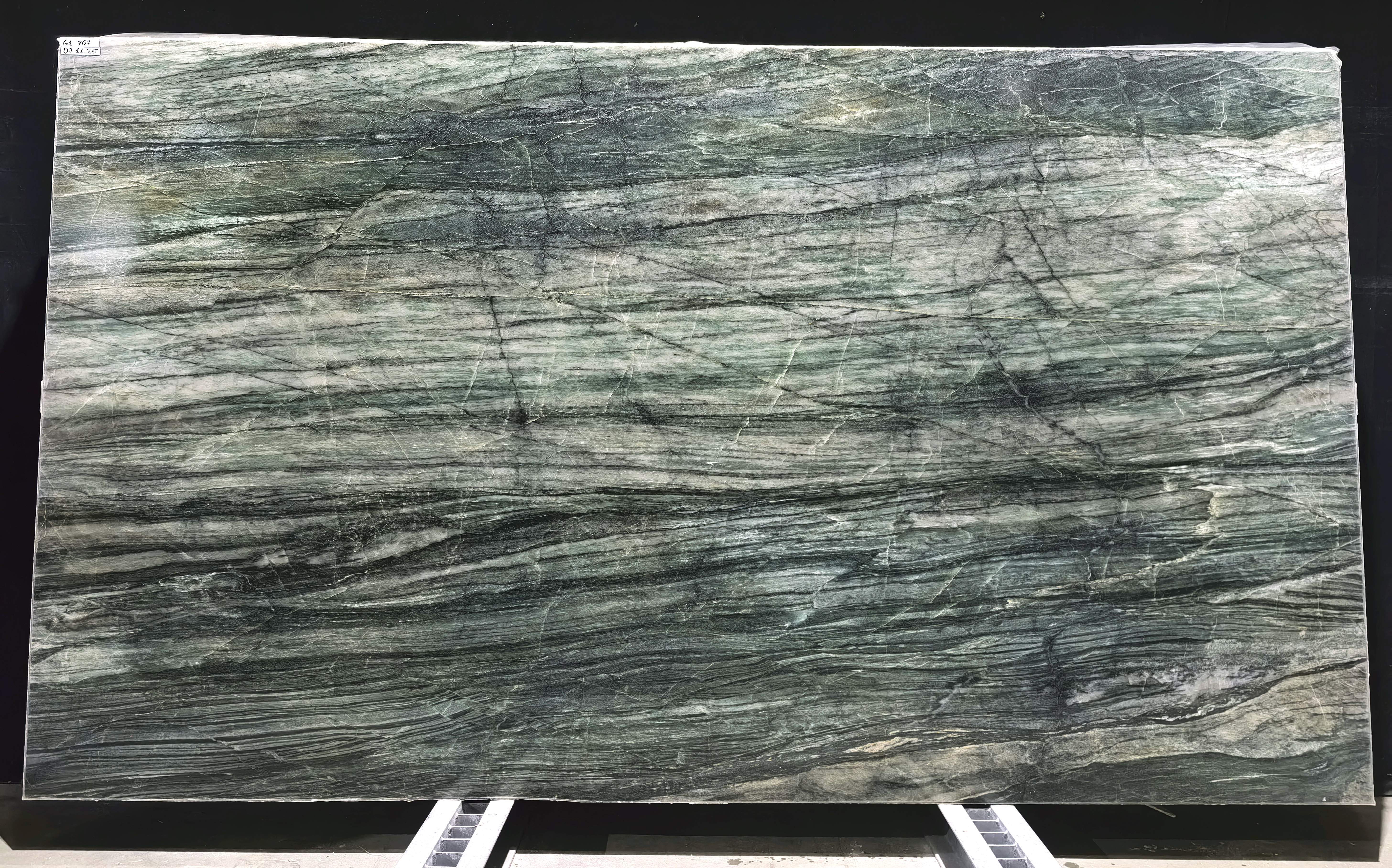 Verde Mountain/020/Полированная (61707 (3 280 х 1 880))