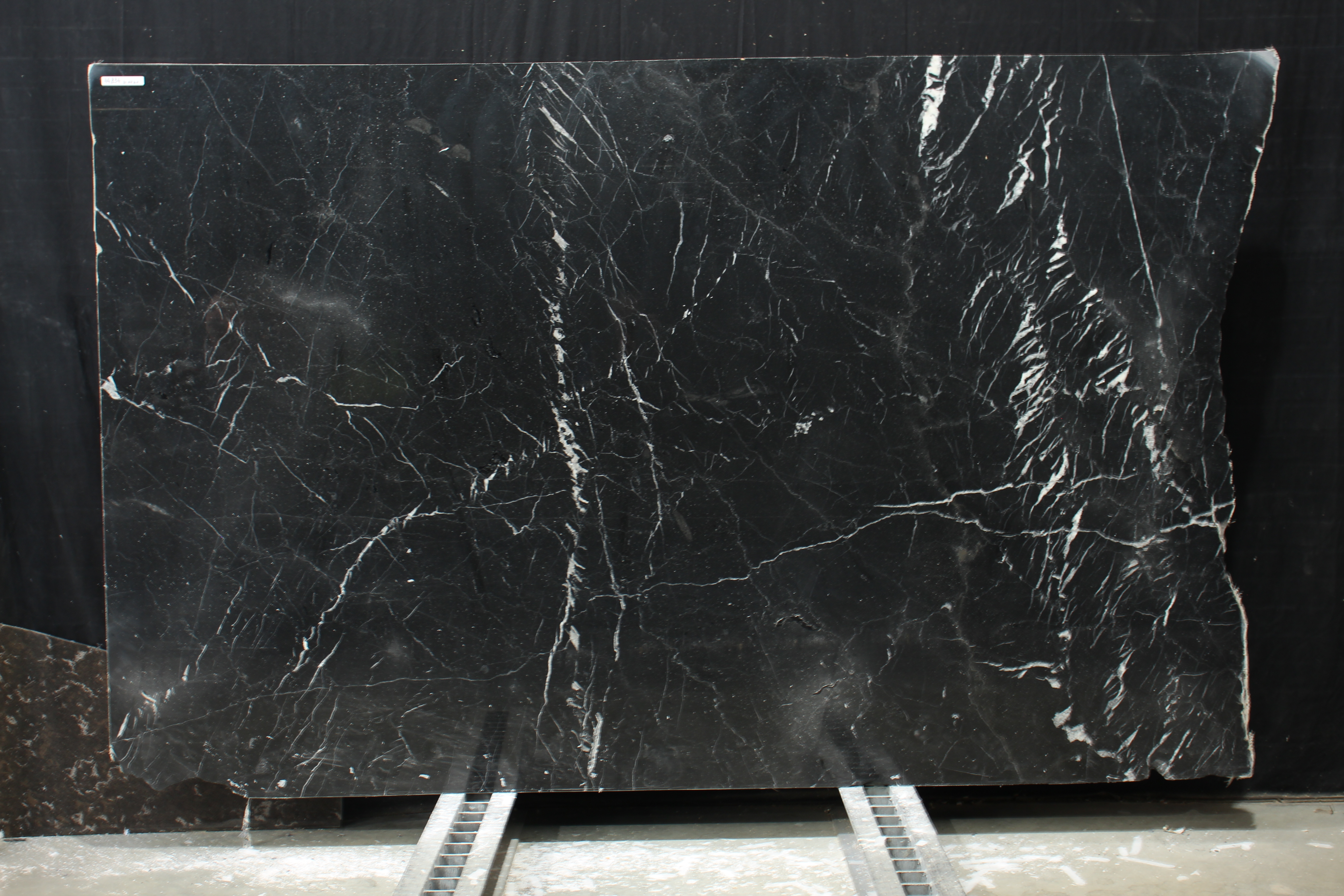 Nero Marquina/020/Полированная (44834 (2 700 х 1 750))