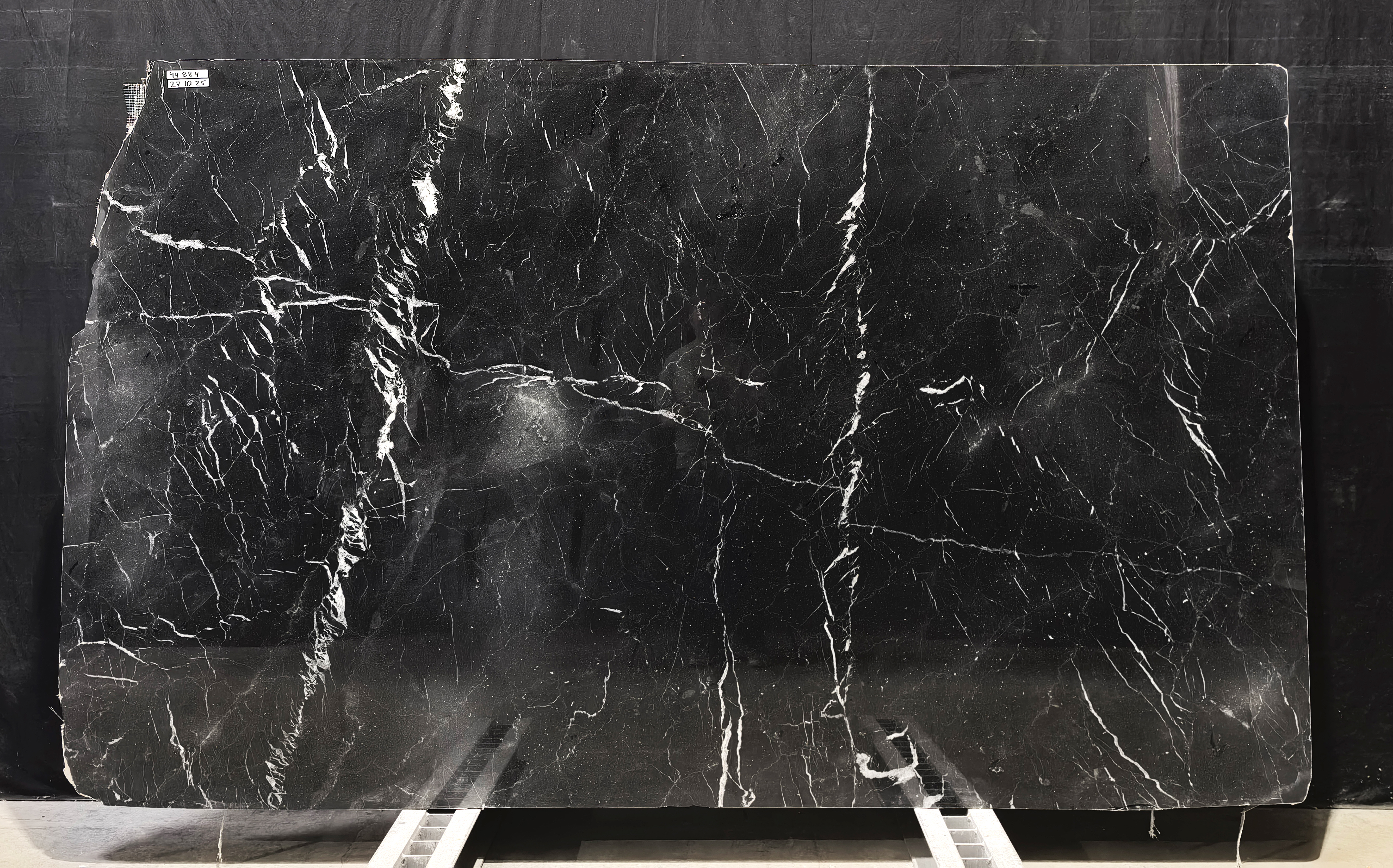 Nero Marquina/020/Полированная (44884 (2 870 х 1 750))