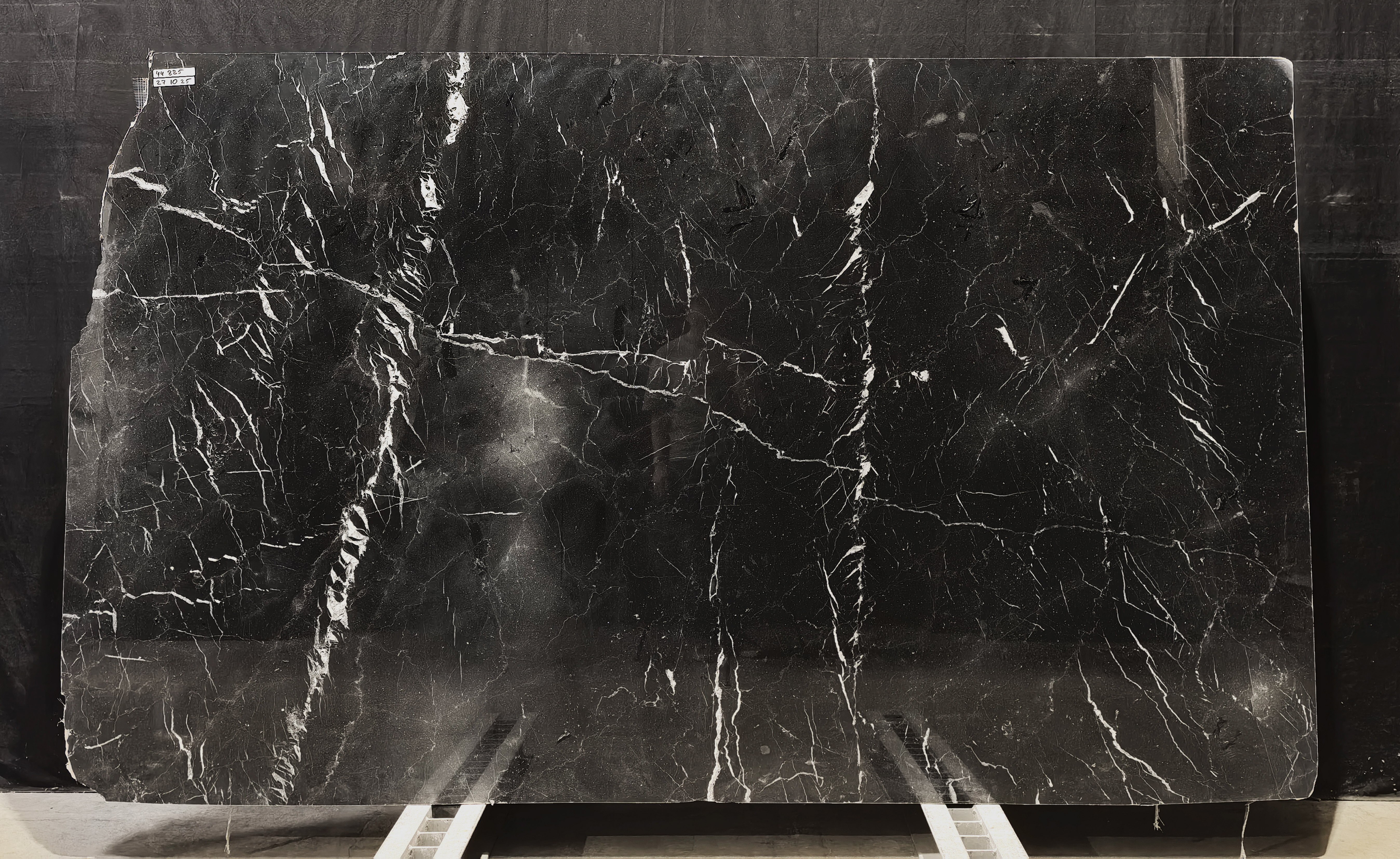 Nero Marquina/020/Полированная (44885 (2 870 х 1 750))