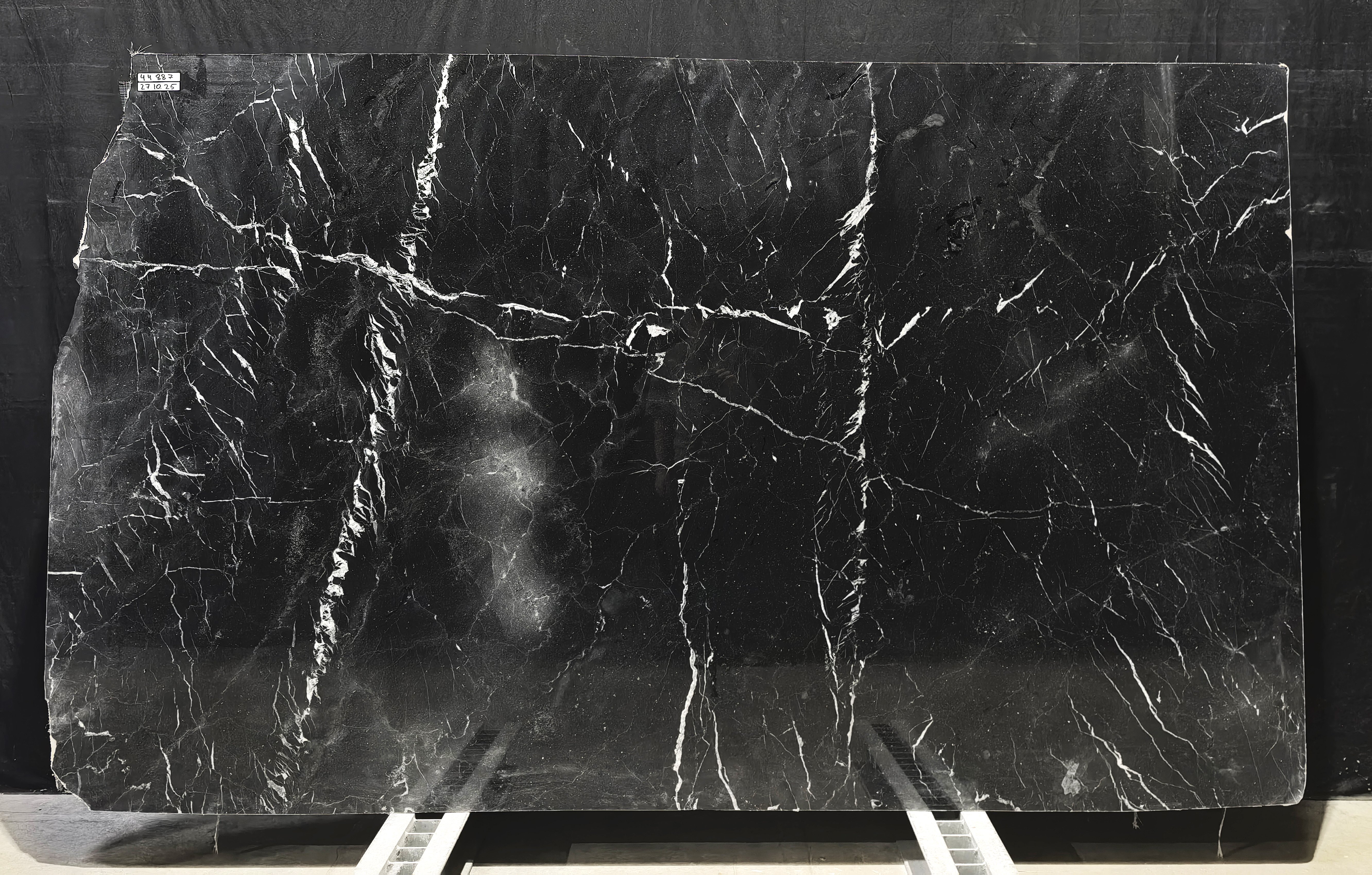 Nero Marquina/020/Полированная (44887 (2 870 х 1 750))