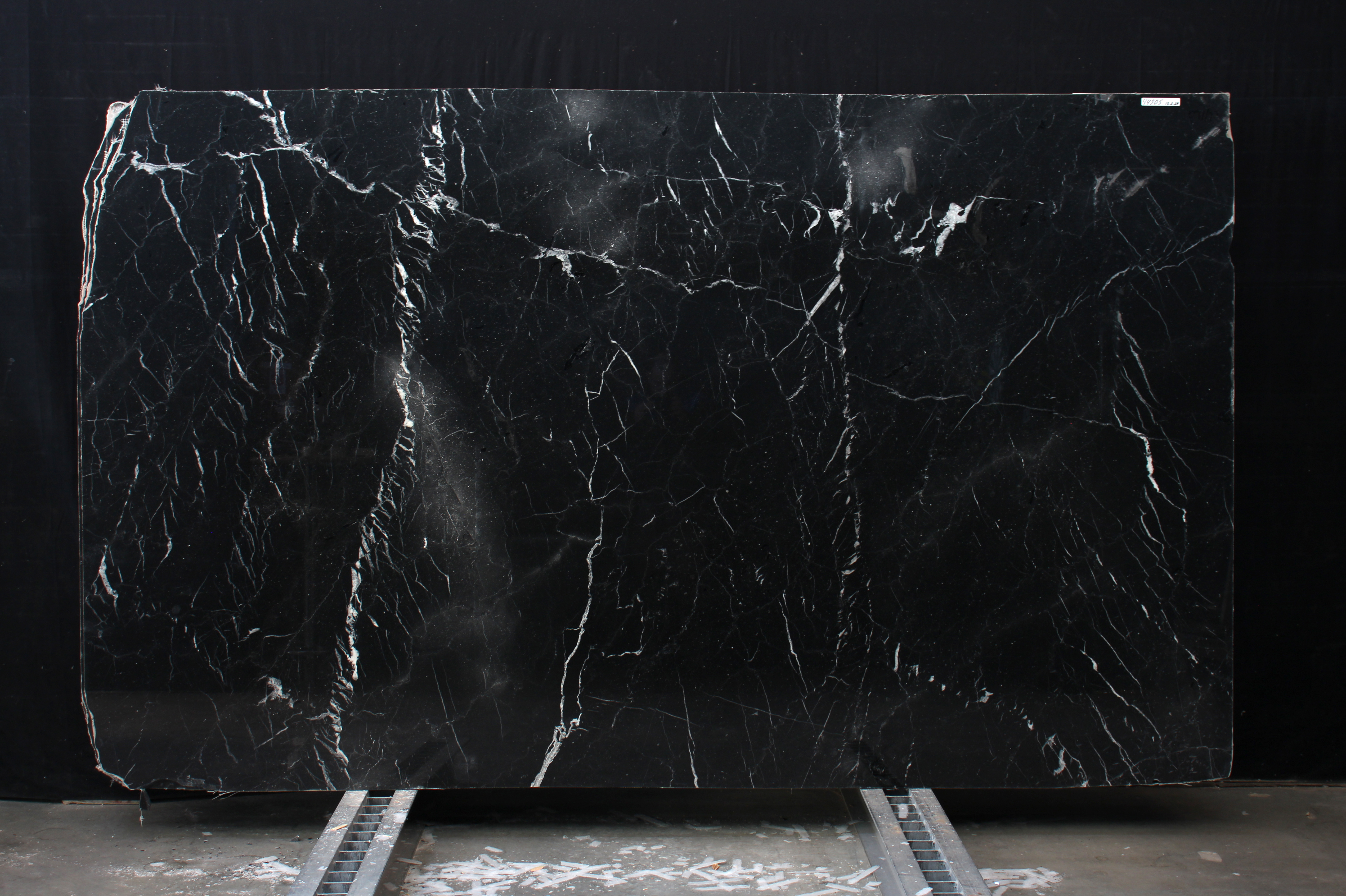 Nero Marquina/020/Полированная (44905 (2 870 х 1 770))