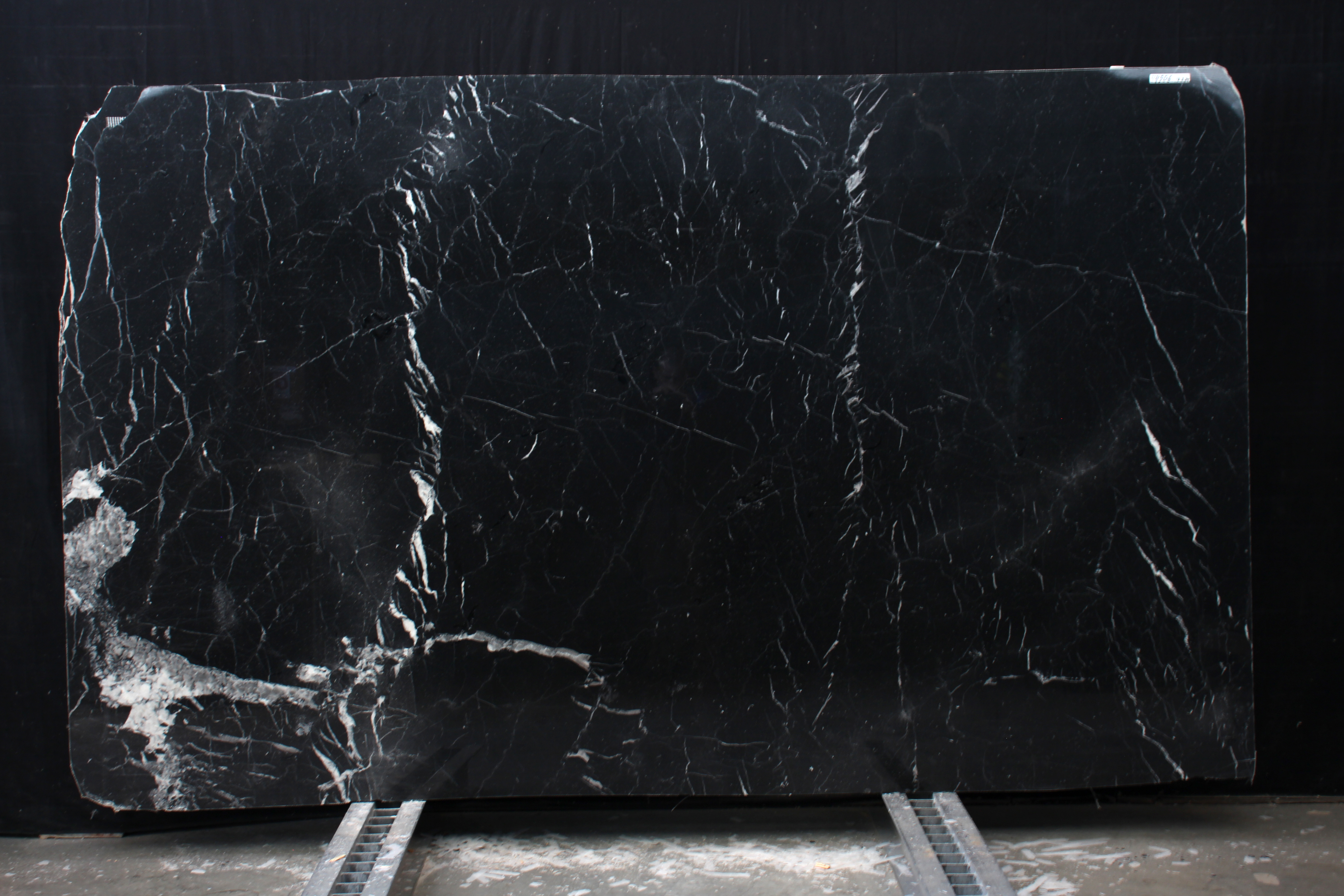 Nero Marquina/020/Полированная (44906 (2 870 х 1 770))