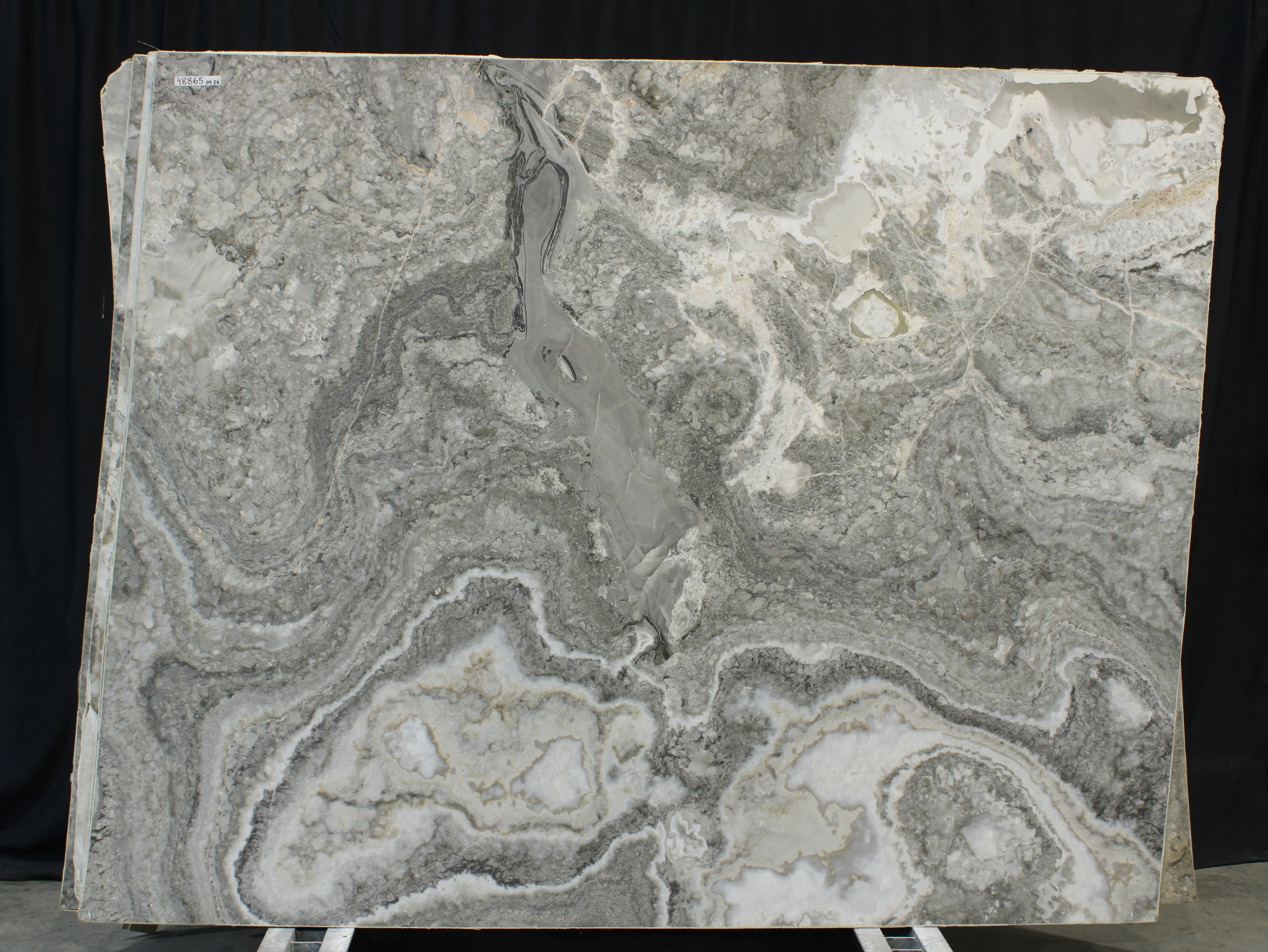 Onyx Silver/020/Полированная (48865 (2 300 х 1 830))