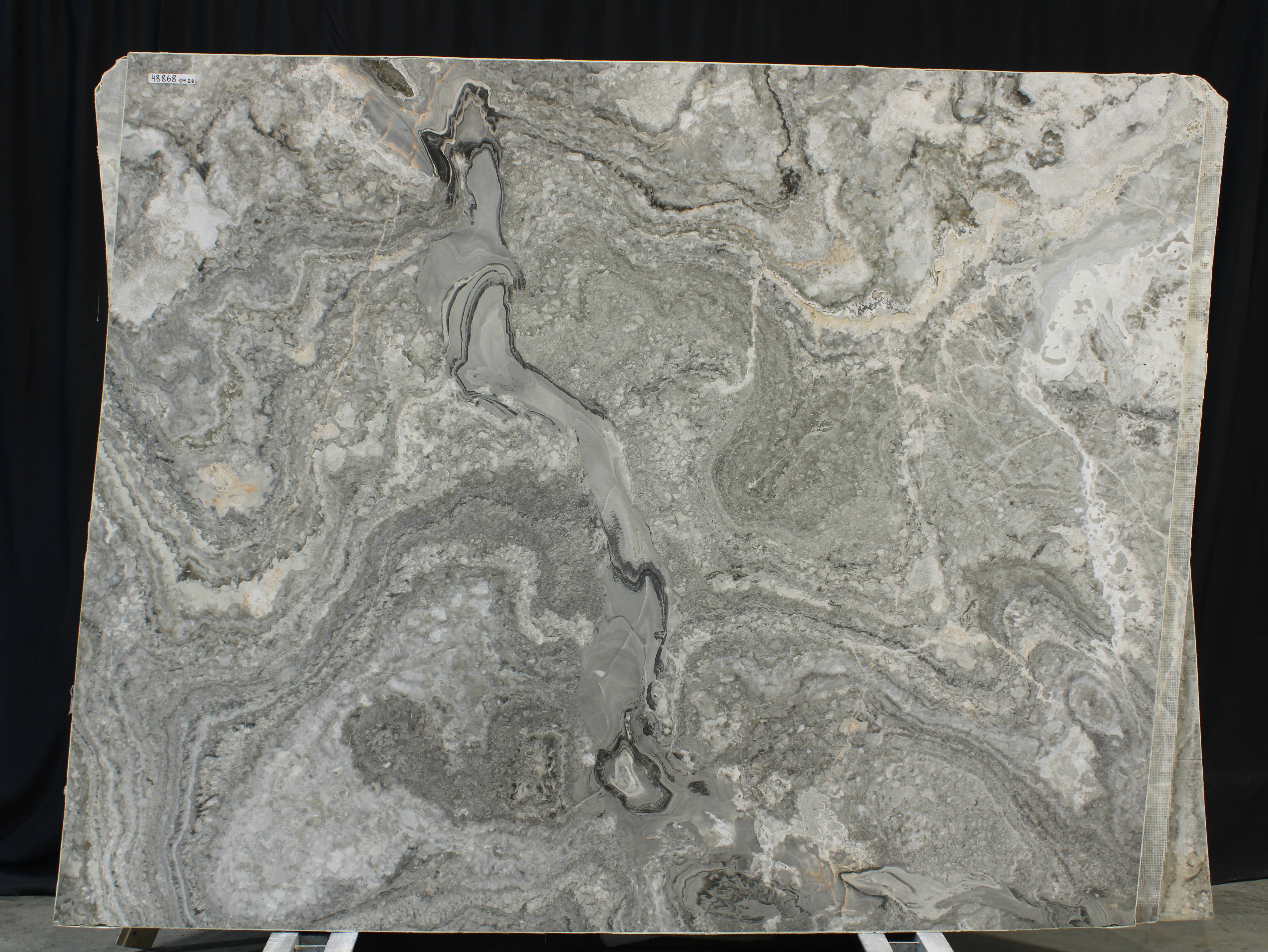 Onyx Silver/020/Полированная (48868 (2 300 х 1 830))